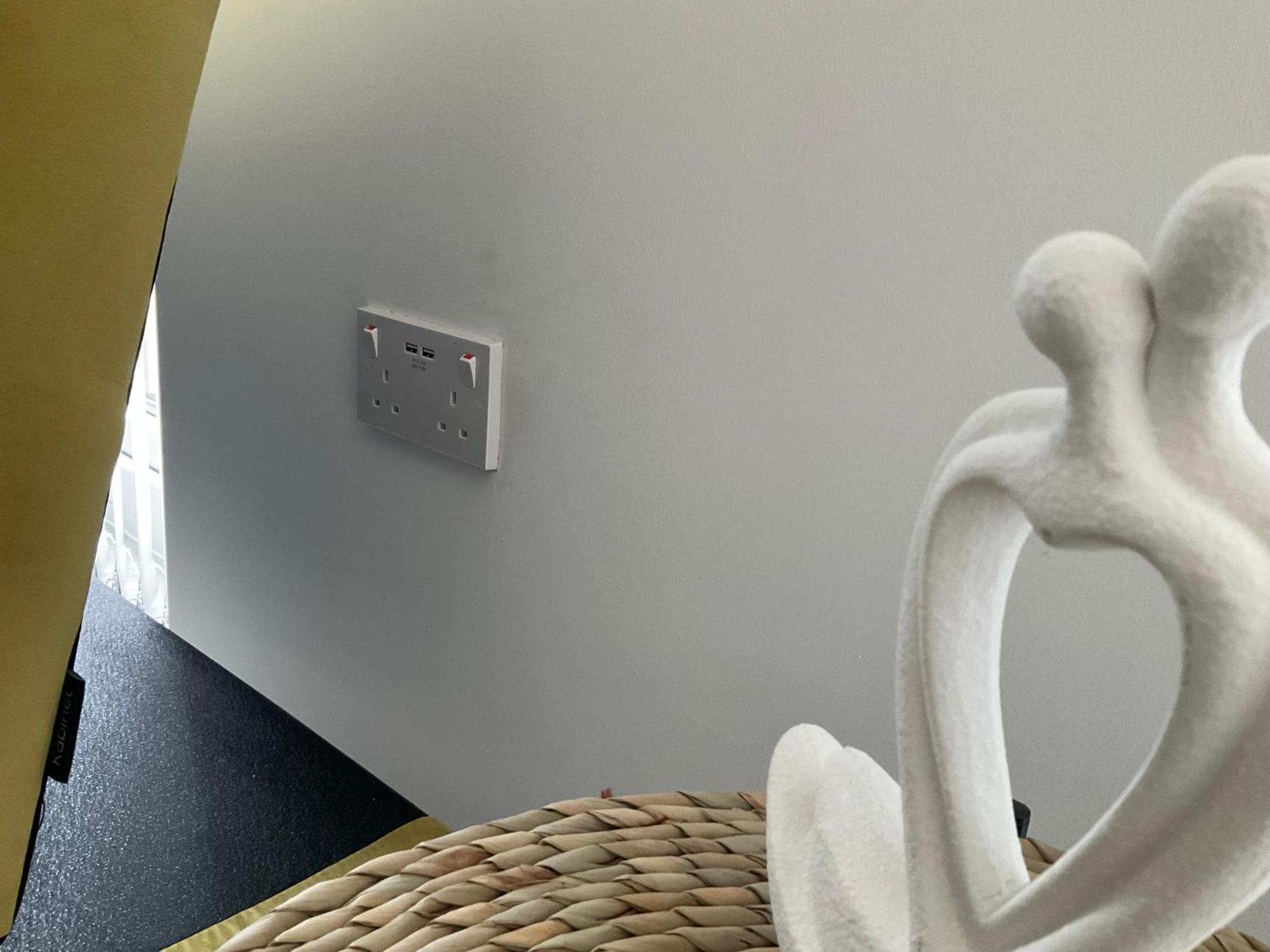 The Parkes A Stylish 3Br House, 5 Mins From Central Birmingham Close To The Edgbaston Stadium, The Hippodrome, Uob, Aston And Bcu, China Town, Kings Heath Bhx Airport And Much More Dış mekan fotoğraf