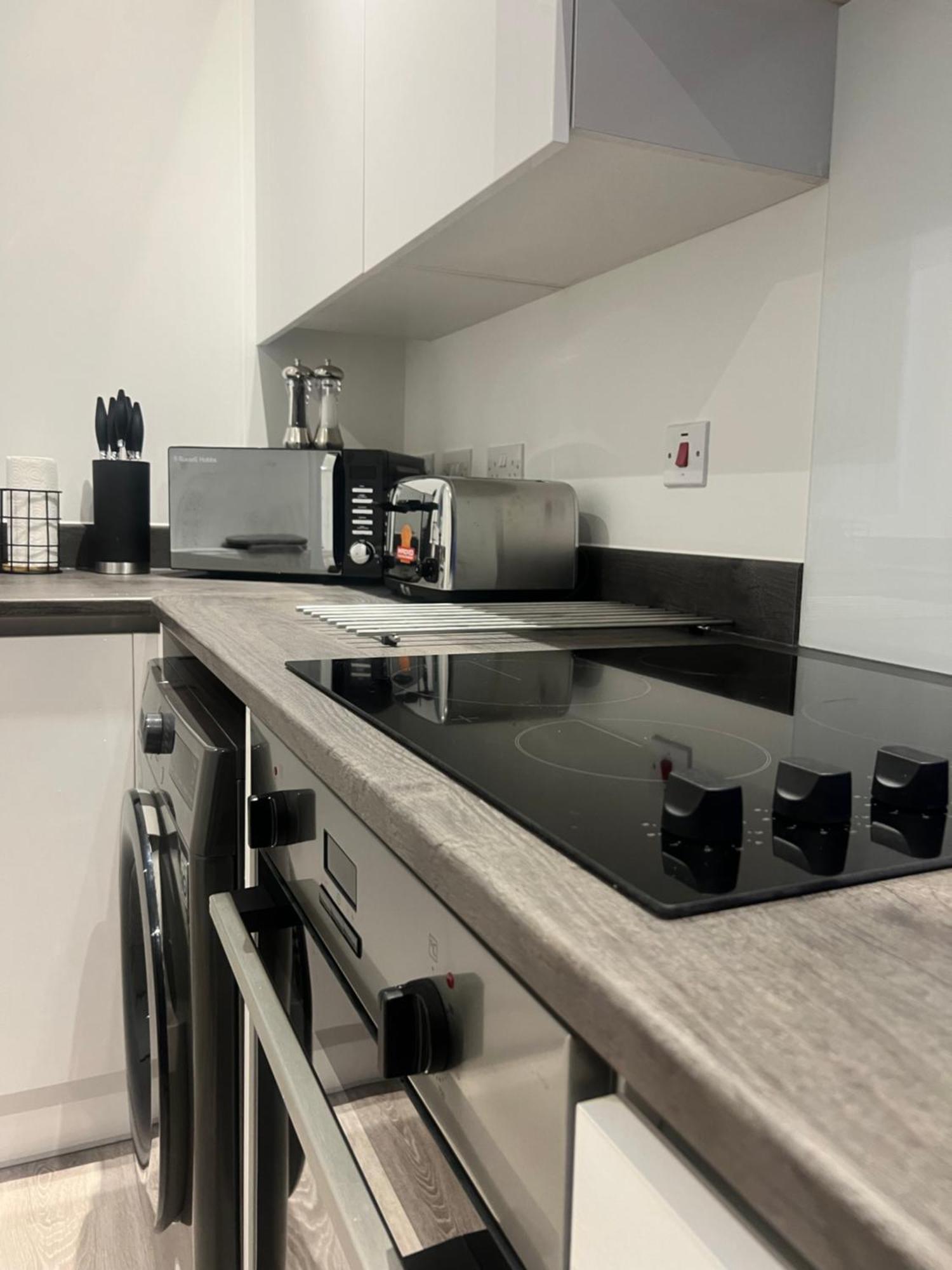 The Parkes A Stylish 3Br House, 5 Mins From Central Birmingham Close To The Edgbaston Stadium, The Hippodrome, Uob, Aston And Bcu, China Town, Kings Heath Bhx Airport And Much More Dış mekan fotoğraf