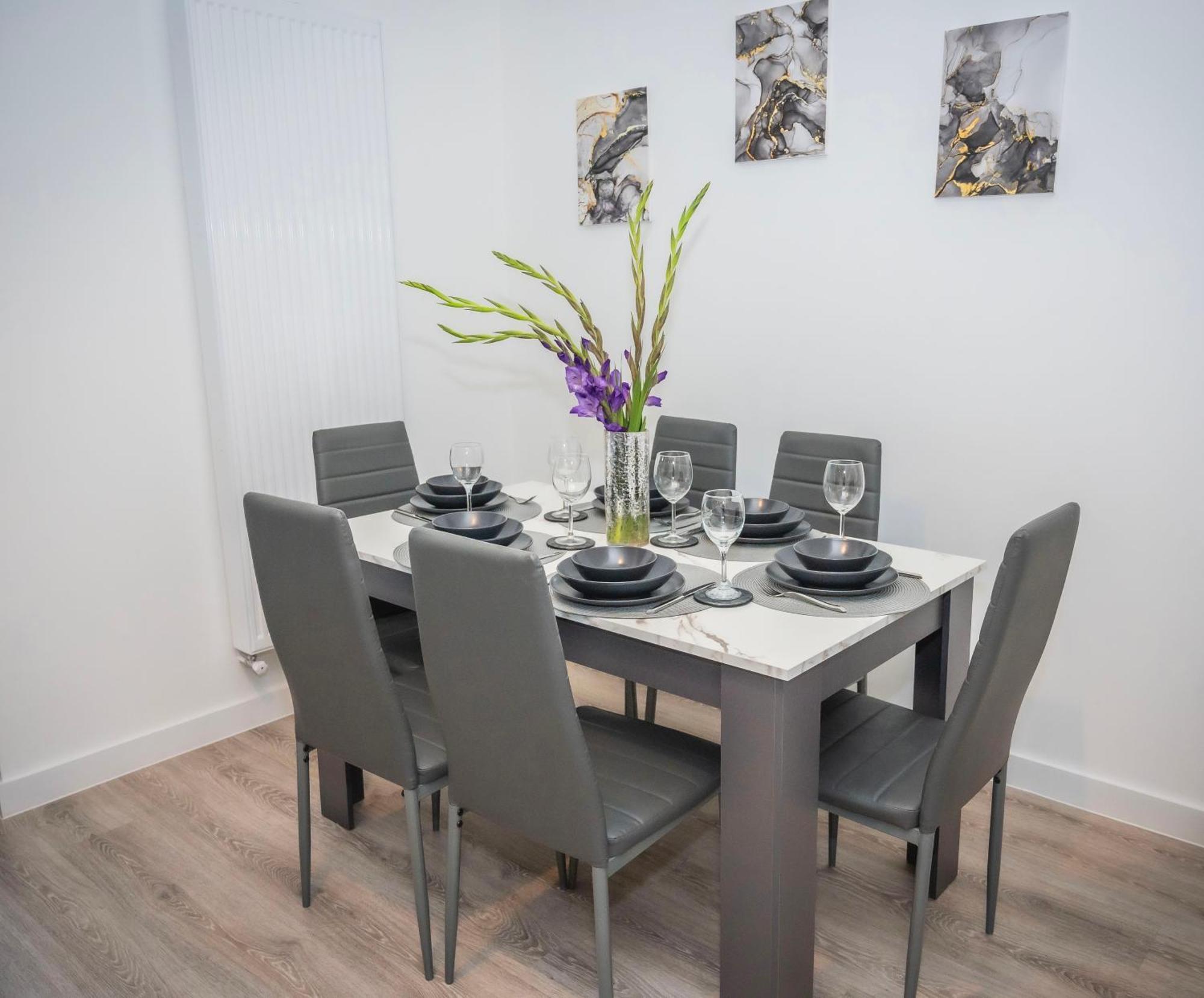 The Parkes A Stylish 3Br House, 5 Mins From Central Birmingham Close To The Edgbaston Stadium, The Hippodrome, Uob, Aston And Bcu, China Town, Kings Heath Bhx Airport And Much More Dış mekan fotoğraf